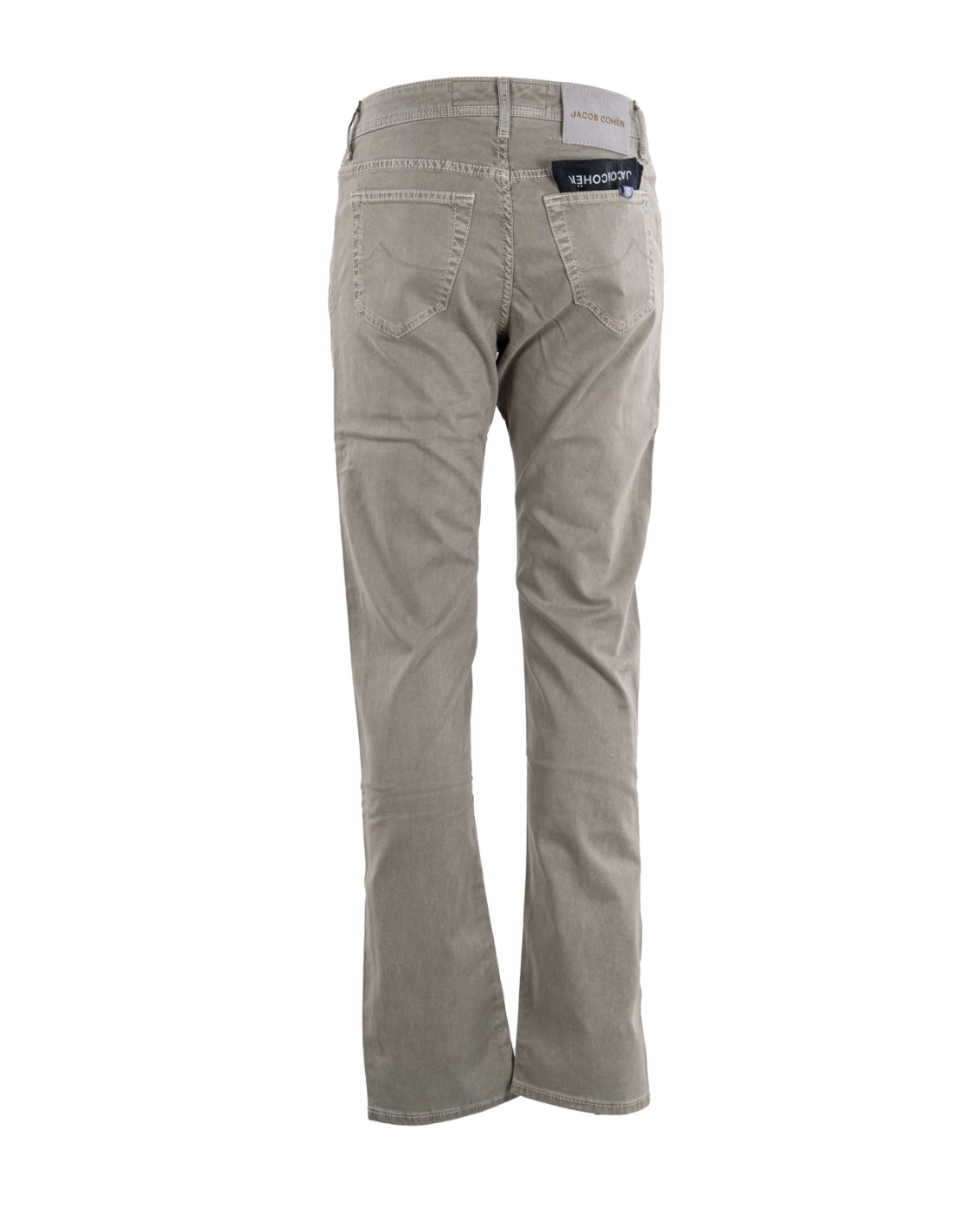 shop JACOB COHEN  Jeans: Jacob Cohen jeans "Bard".
Regular slim fit.
Modello a cinque tasche con logo ricamato sul taschino.
Vita regolare.
Passanti al punto vita.
Chiusura con bottoni.
Bottone dalla forma convessa smaltato grigio medio, bordo esterno con finitura canna di fucile e logo inciso.
Patta interna ricamata con nome del pantalone e citazione del fondatore.
Salpa in nabuk con bordi e logo impressi.
Include bandana con stampa paisley
Profumati con l’esclusiva fragranza Jacob Cohën.
Composizione: 98% cotone, 2% elastan.
Made in Italy.. S4216 BARD-B37 number 8347281